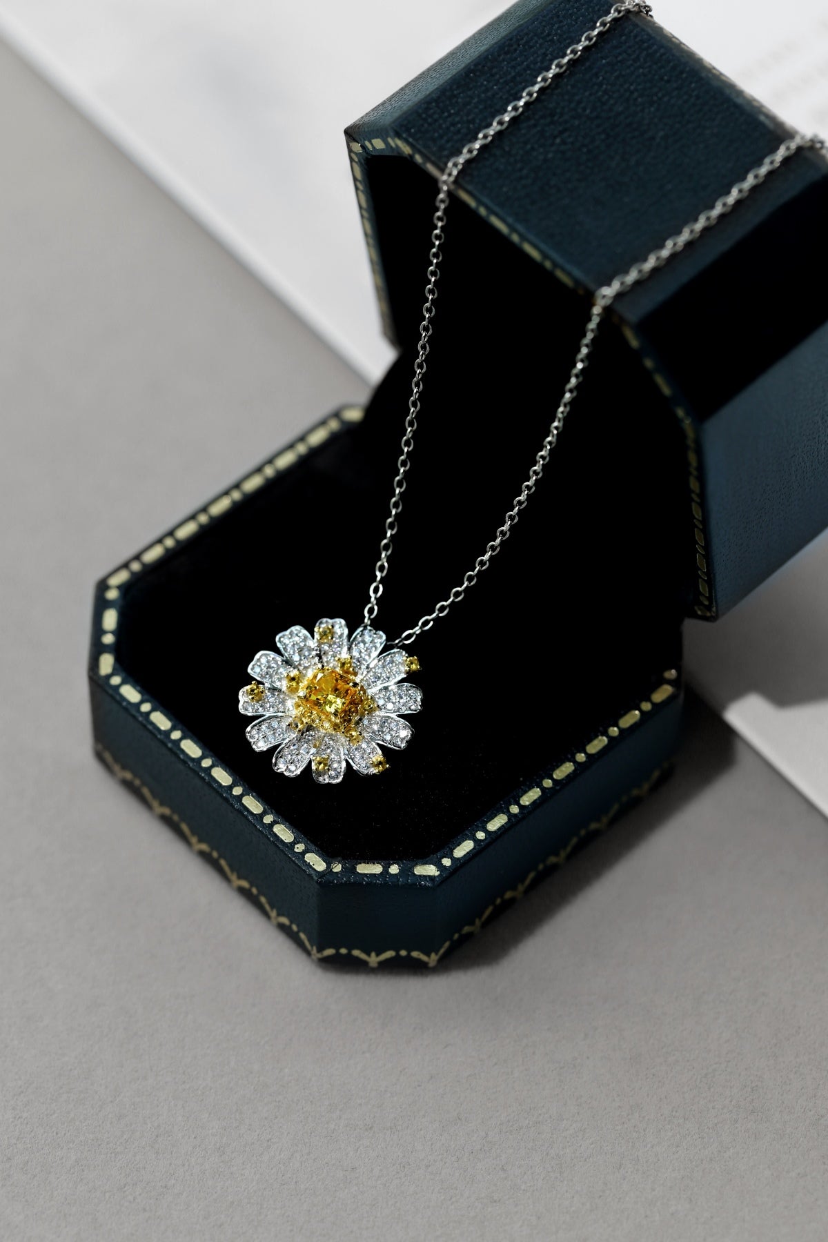 Daisy Flower Necklace