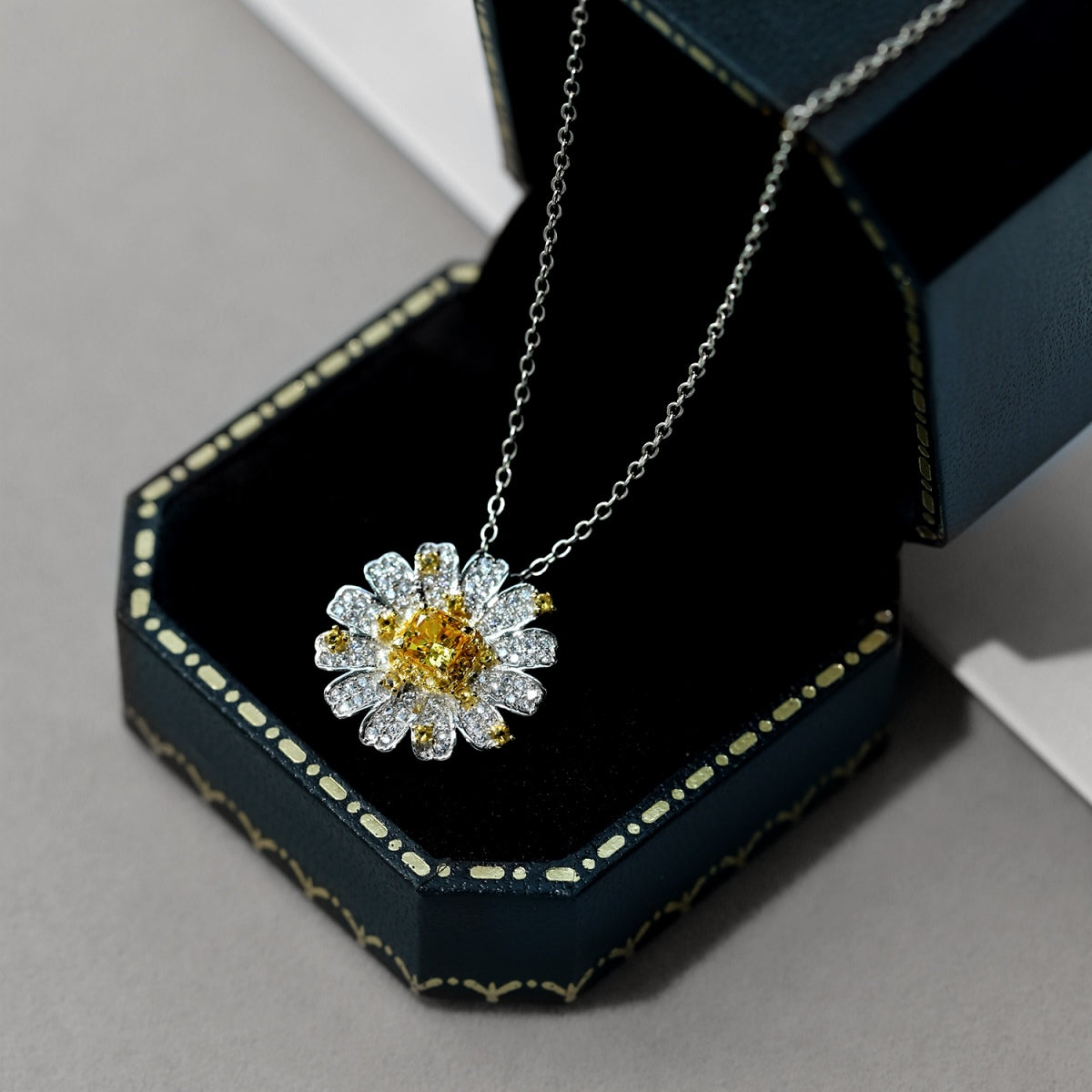 Daisy Flower Necklace